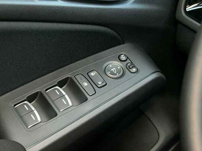 Honda Civic e: HEV Elegance. .. Elegance