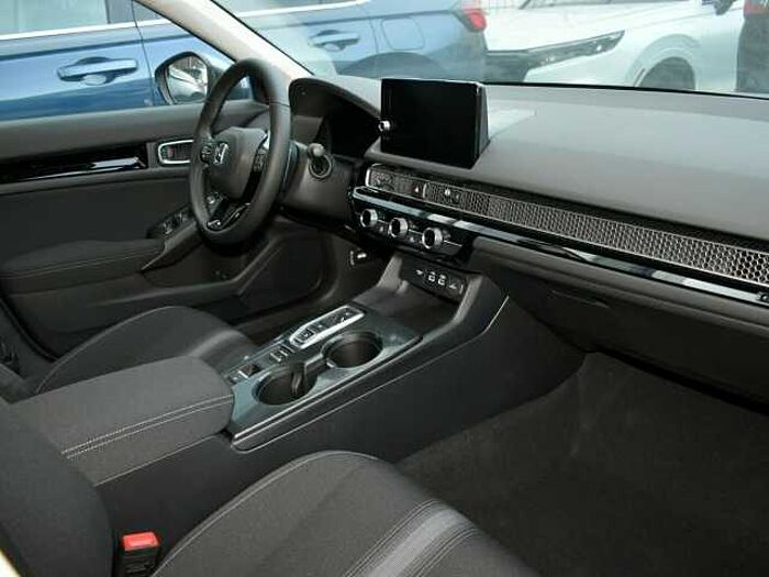 Honda Civic e: HEV Elegance. .. Elegance