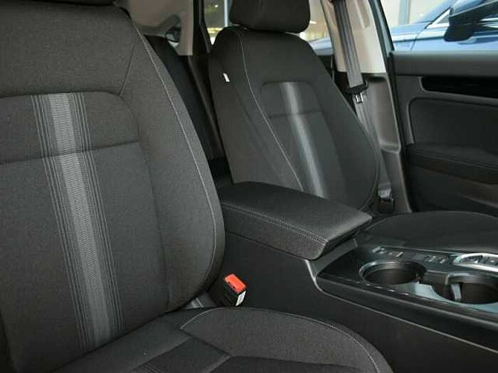 Honda Civic e: HEV Elegance. .. Elegance