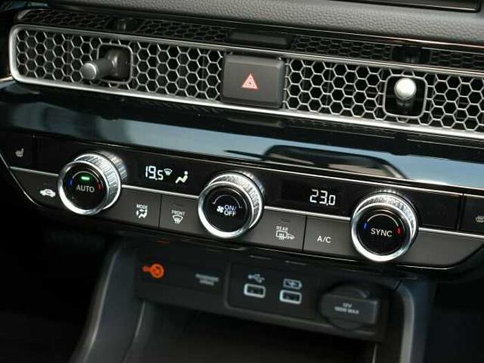 Honda Civic e: HEV Elegance. .. Elegance