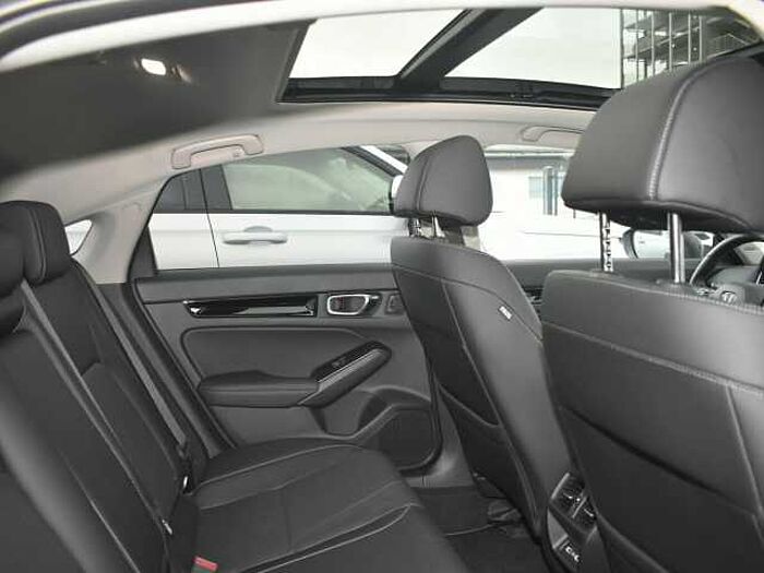 Honda Civic e: HEV Advance. .. Advance