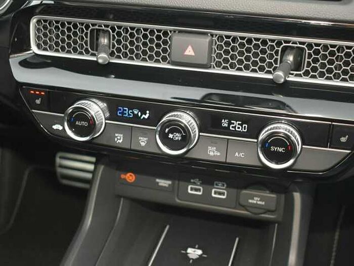 Honda Civic e: HEV Advance. .. Advance