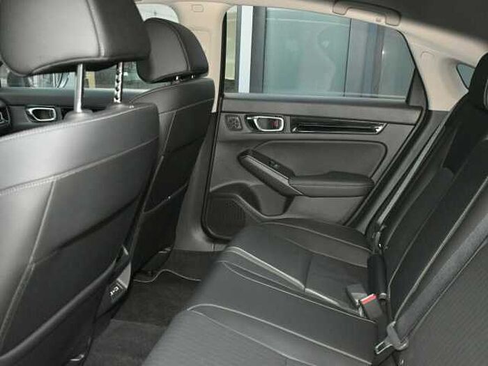 Honda Civic e: HEV Advance. .. Advance