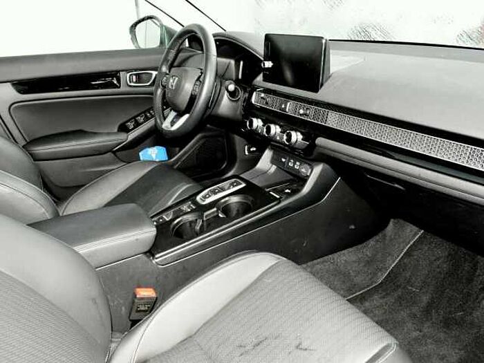 Honda Civic e: HEV Advance. .. Advance