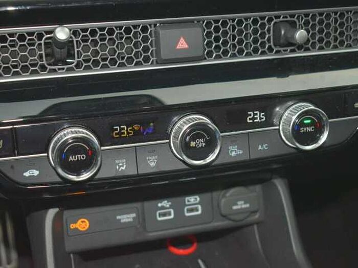 Honda Civic e: HEV Advance. .. Advance