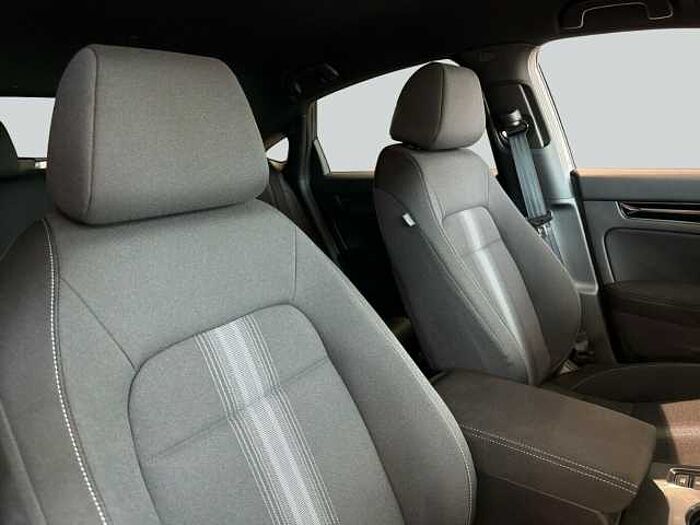 Honda Civic e:HEV Elegance...